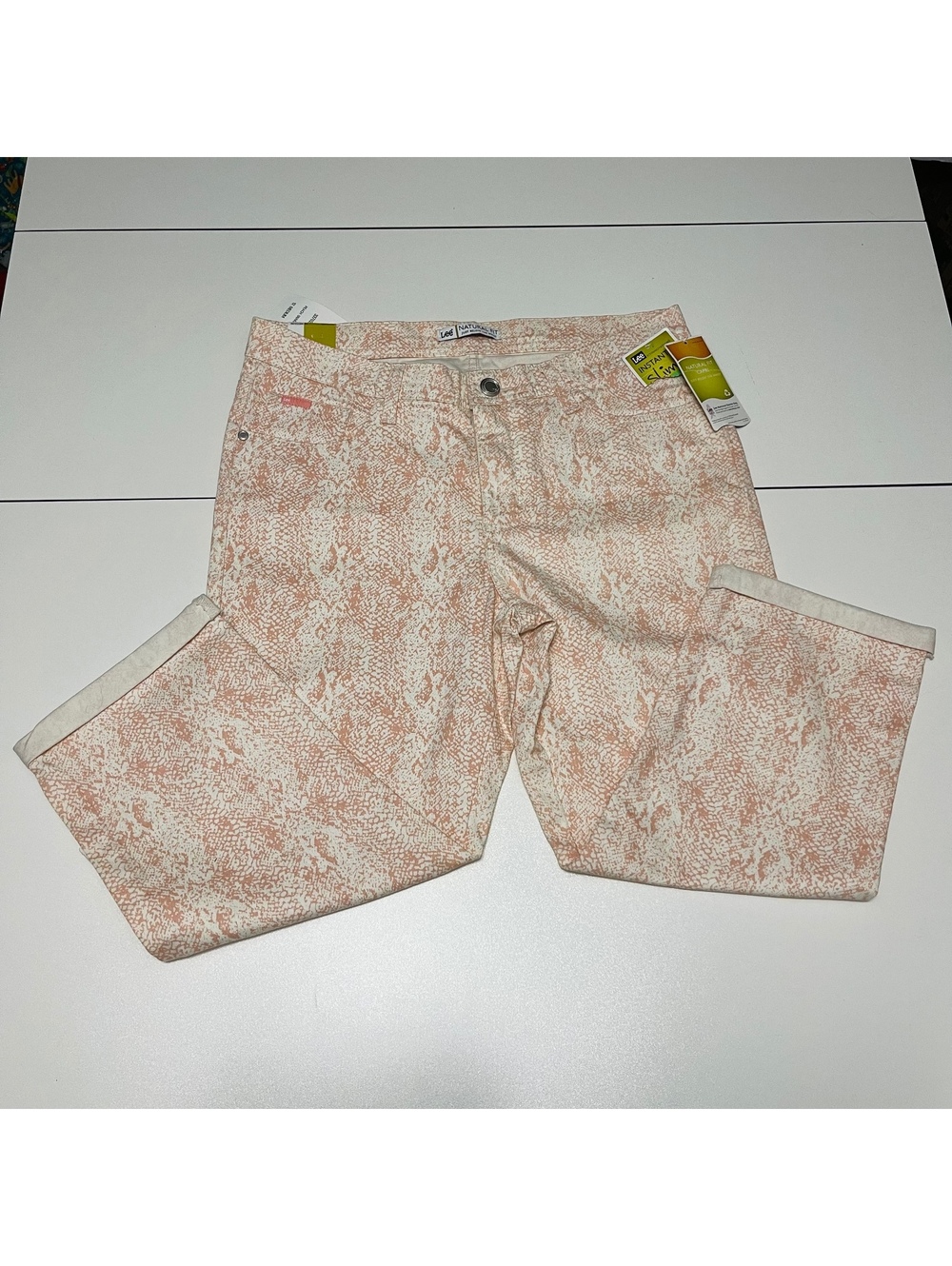 Lee Women’s Size 12 Peach Snake Capris
